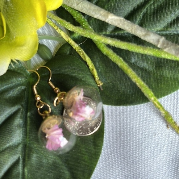 🐳Glass Globe Dried Pink Flower Dangle Earrings - Picture 8 of 14